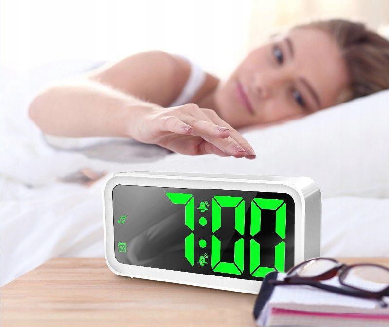 Digital klocka LCD/USB med alarm, termometer och datum - Svart