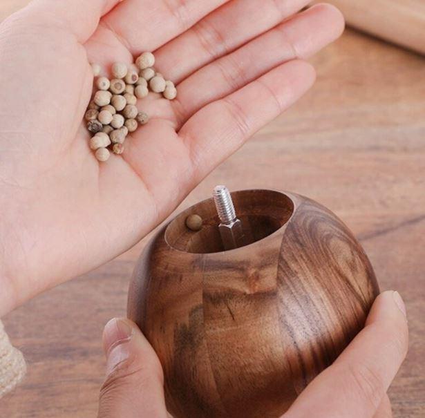Salt- och Pepparkvarn Rund 8 cm Trä